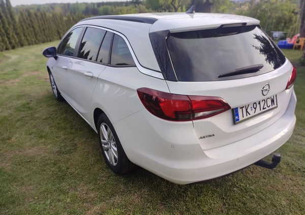 Opel Astra cena 41500 przebieg: 172000, rok produkcji 2018 z Kielce małe 742